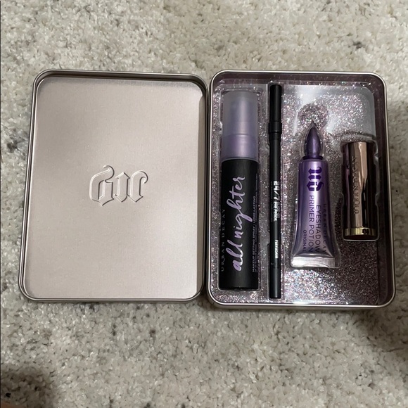 Urban Decay Other - New Urban decay makeup set